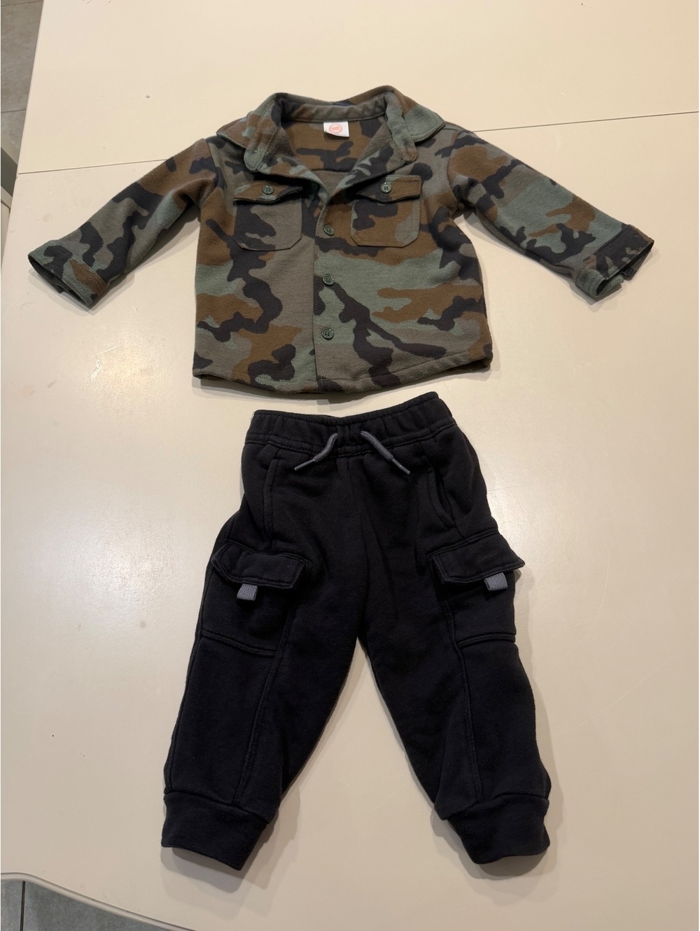 Toddler Boys 2-Piece Outfit Camouflage Jacket and Black Cargo Pants Size 18M